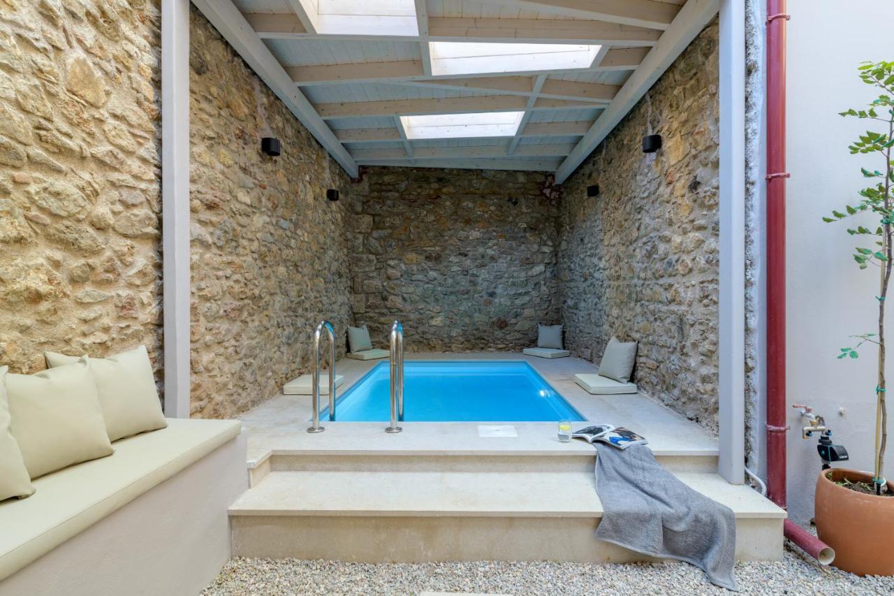 Incomparable Plaka's Luxury Private Pool Apartment